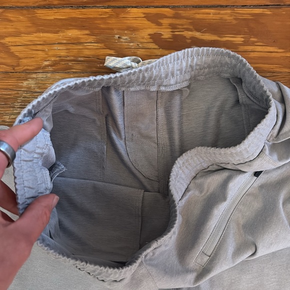 Vuori Men’s Linerless Shorts in Gray Size 32 - Picture 5 of 5